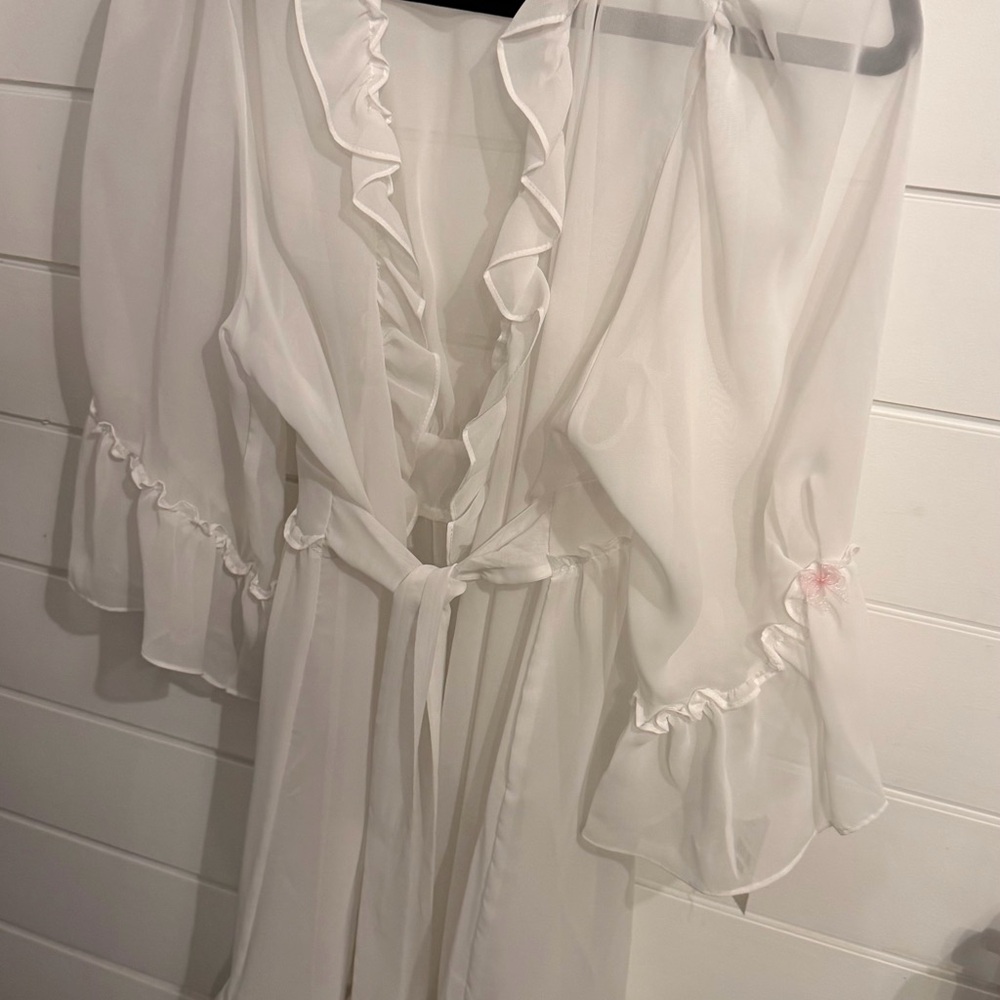 Betsey Johnson White Sheer Ruffle-Trim Tie-Waist Robe